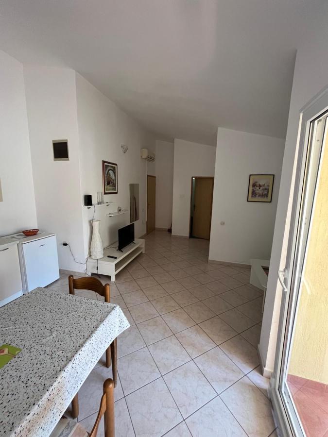 Apartments And Rooms Markovski Palit Bagian luar foto