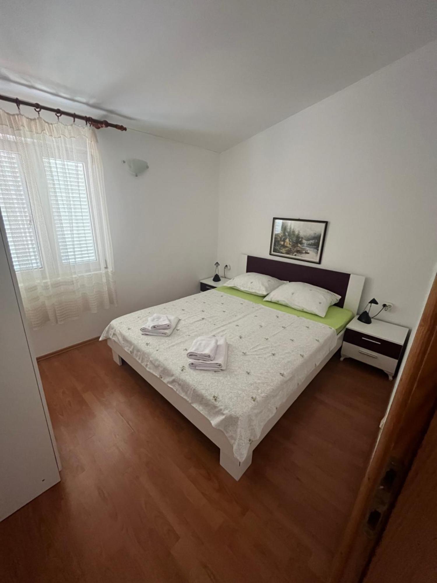 Apartments And Rooms Markovski Palit Bagian luar foto