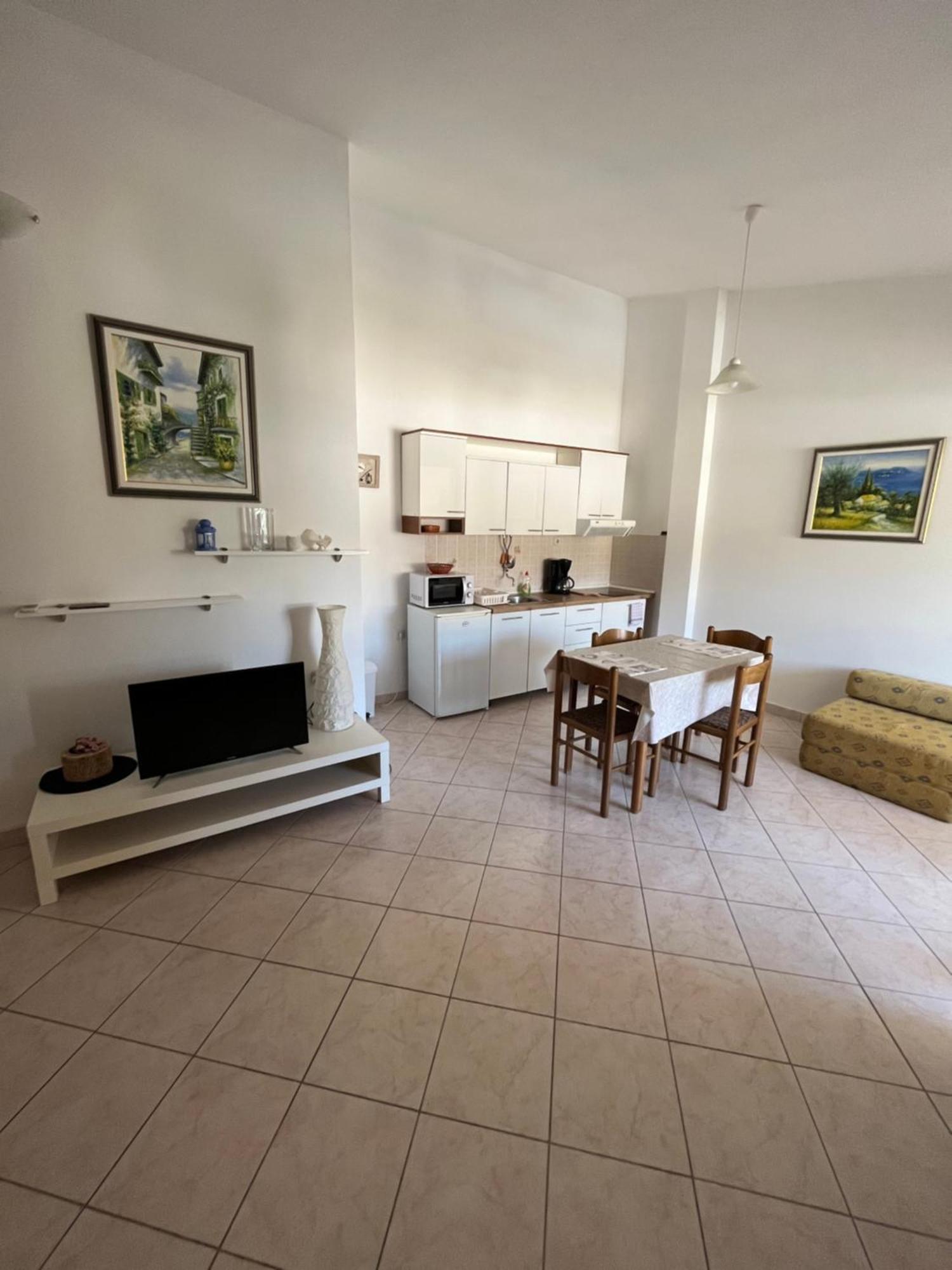 Apartments And Rooms Markovski Palit Bagian luar foto